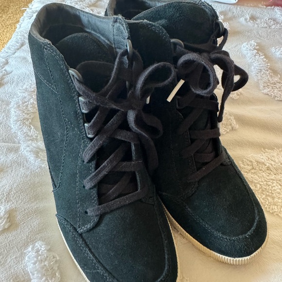 Out N about wedge sneaker - Picture 3 of 4